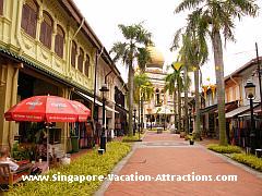 Bussorah Street Mall: Gift and souvenir shops, guesthouse, Malay arts and handycraft shops that lined on both sides of the street